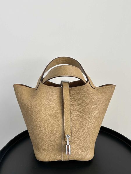 wholesale designer h ormes totes handbags chic vegetable basket windbreaker grey genuine leather headcoat tc cowhide high grade fashion vers
wholesale designer h ormes totes handbags chic vegetable basket windbreaker grey genuine leather headcoat tc cowhide high grade fashion vers