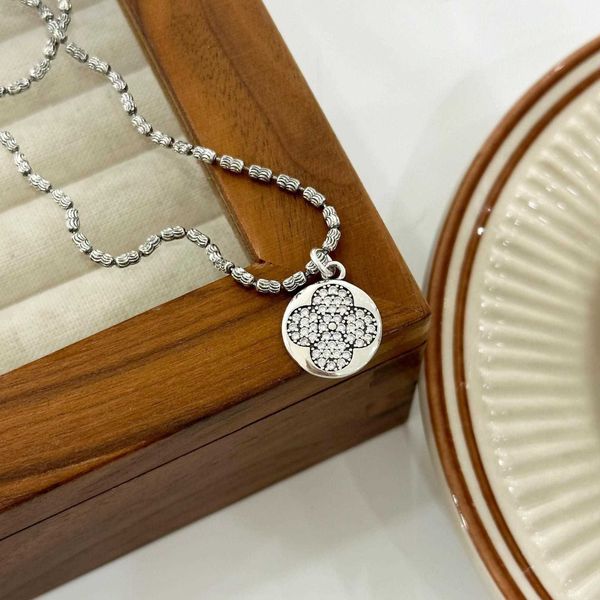 simple four-leaf clover element full of diamonds necklace woman women's niche live broadcast accessories 925 sterling silver fashion je
simple four-leaf clover element full of diamonds necklace woman women's niche live broadcast accessories 925 sterling silver fashion je
