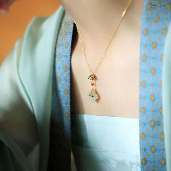 inheriting the ancient method, golden retro chinoiserie style four-leaf clover four piece suit, colored enamel earrings, lotus flower tassel, Silver
inheriting the ancient method, golden retro chinoiserie style four-leaf clover four piece suit, colored enamel earrings, lotus flower tassel, Silver