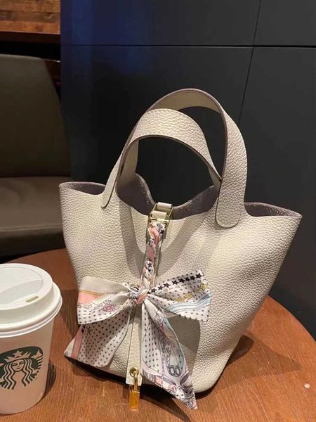 wholesale designer h ormes totes handbags 2023 new vegetable basket womens bag genuine leather handheld bucket large capacity small design h
wholesale designer h ormes totes handbags 2023 new vegetable basket womens bag genuine leather handheld bucket large capacity small design h