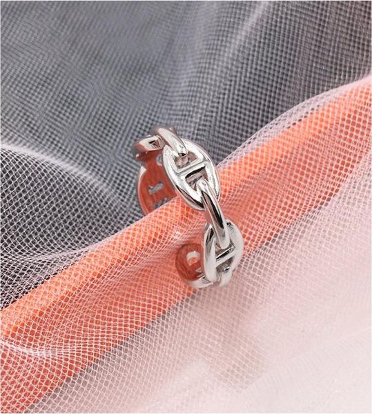 2020 new ladies pig nose ring exquisite high end gold elegant and noble designer jewelry for women with box with stamp 6000705, Silver
2020 new ladies pig nose ring exquisite high end gold elegant and noble designer jewelry for women with box with stamp 6000705, Silver