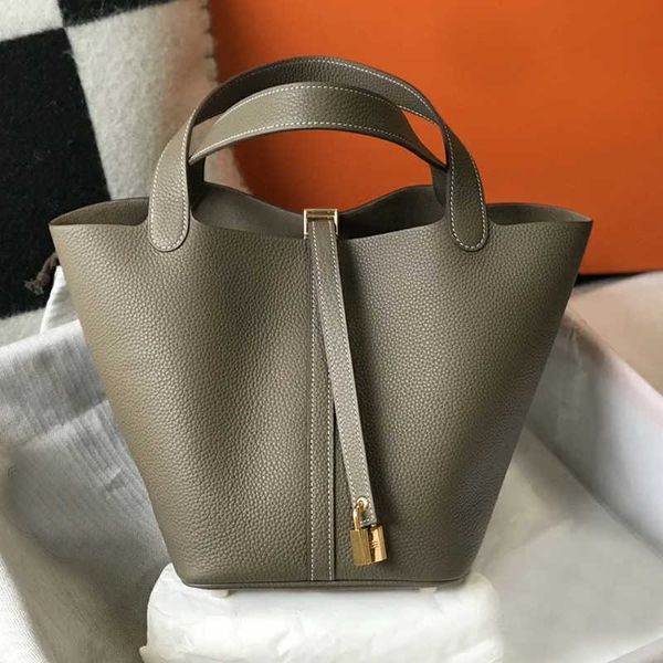 wholesale designer h ormes totes handbags women's new genuine leather vegetable blue bag handheld bucket large capacity wedding bride v
wholesale designer h ormes totes handbags women's new genuine leather vegetable blue bag handheld bucket large capacity wedding bride v