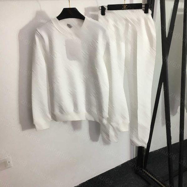 23ss womens tracksuits womens designer clothing logo letter embossed round neck long sleeve pullover hoodie elastic waist casual pants set w, White
23ss womens tracksuits womens designer clothing logo letter embossed round neck long sleeve pullover hoodie elastic waist casual pants set w, White