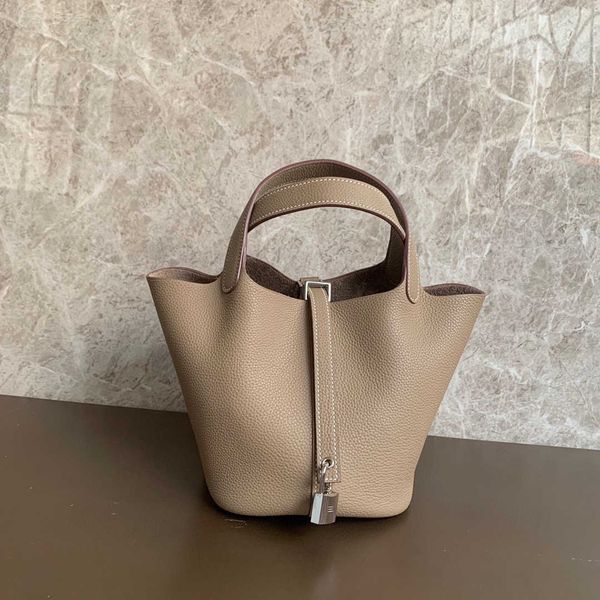 wholesale designer h ormes totes handbags vegetable basket bag 18cm22 windbreaker gray gold and silver button hand sewn wax thread tc cow le
wholesale designer h ormes totes handbags vegetable basket bag 18cm22 windbreaker gray gold and silver button hand sewn wax thread tc cow le