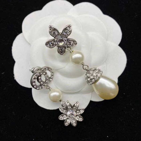 double water diamond flower pearl long asymmetric made of brass material silver needle earrings, Golden
double water diamond flower pearl long asymmetric made of brass material silver needle earrings, Golden