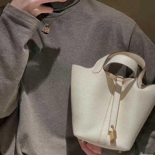 wholesale designer h ormes totes handbags vegetable basket niche genuine leather 2023 new son mother commuting bag portable bride crossbody
wholesale designer h ormes totes handbags vegetable basket niche genuine leather 2023 new son mother commuting bag portable bride crossbody