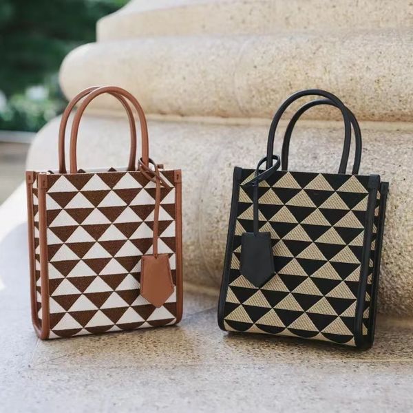 luxury designer symbole shopping bag triangle canvas hobo prad handbags pochette embossed women shoulder bag organizer clutch cross body men
luxury designer symbole shopping bag triangle canvas hobo prad handbags pochette embossed women shoulder bag organizer clutch cross body men
