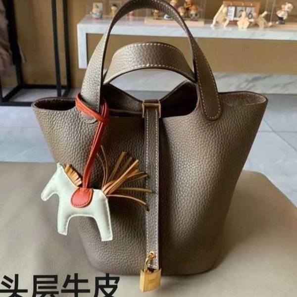 wholesale designer h ormes totes handbags vegetable basket childrens wrapped head layer cow leather new 2023 korean mothers bag portable buc
wholesale designer h ormes totes handbags vegetable basket childrens wrapped head layer cow leather new 2023 korean mothers bag portable buc