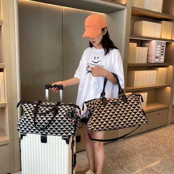 korean version of the large-capacity short-distance travel bag handheld outdoor business travel bag can be set trolley bag luggage bag for w
korean version of the large-capacity short-distance travel bag handheld outdoor business travel bag can be set trolley bag luggage bag for w