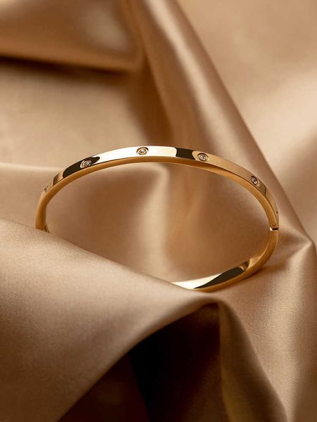 new the bracelet is light and luxurious high grade the titanium steel niche does not fade. it exquisite in fashion design. gold hand ornamen, Black
new the bracelet is light and luxurious high grade the titanium steel niche does not fade. it exquisite in fashion design. gold hand ornamen, Black