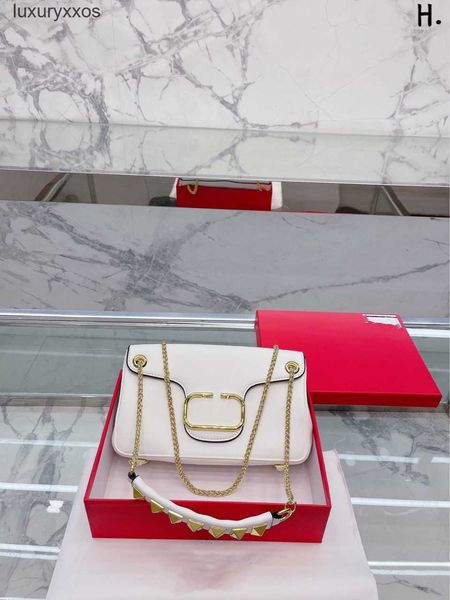2023 v messenger purse bag 22 lady bags logo rivet soft designer chain diagonal valentiino span shoulder handbag women vlry
2023 v messenger purse bag 22 lady bags logo rivet soft designer chain diagonal valentiino span shoulder handbag women vlry
