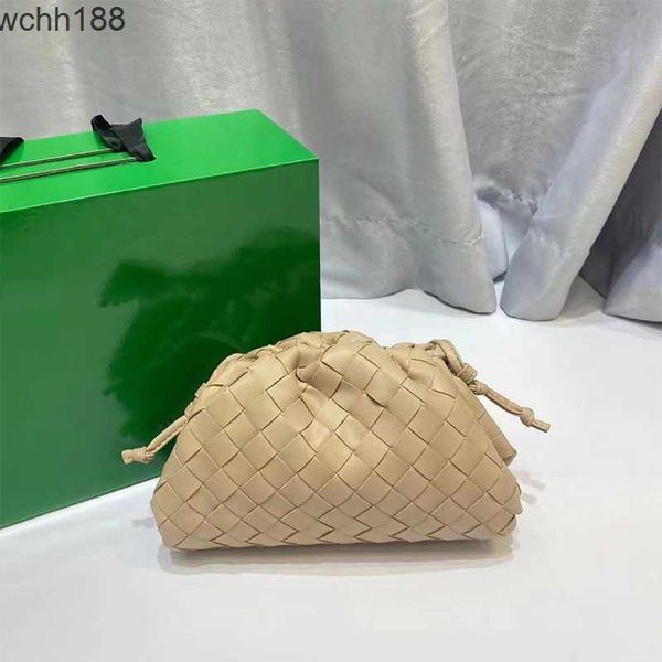 venetas cloud girl leather bag 2023 woven designer hand bags cassettes pouch pleated cowhide women's one shoulder messenger ij9x
venetas cloud girl leather bag 2023 woven designer hand bags cassettes pouch pleated cowhide women's one shoulder messenger ij9x