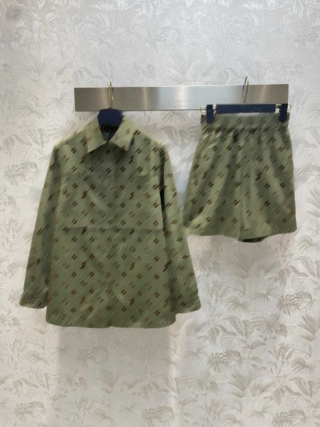23ss womens designer clothing casual suit women shorts sets lapel flock logo army green long sleeve trench coat high-waisted elastic shorts, White
23ss womens designer clothing casual suit women shorts sets lapel flock logo army green long sleeve trench coat high-waisted elastic shorts, White