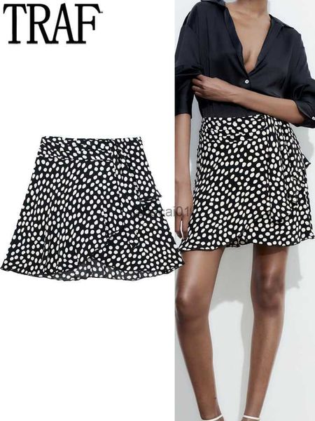 traf polka dot mini skirts for women 2023 black white short skirt woman waist pleated high waist skirt elegant women's skirts l230621
traf polka dot mini skirts for women 2023 black white short skirt woman waist pleated high waist skirt elegant women's skirts l230621