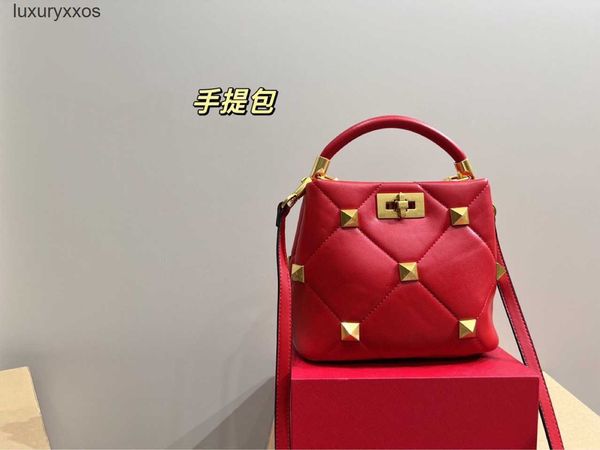 lady purse valentiino designer bags 2023 bag spring/summer fashion simple bucket diamond latch lock 2023 knob rivet one shoulder handbag wom
lady purse valentiino designer bags 2023 bag spring/summer fashion simple bucket diamond latch lock 2023 knob rivet one shoulder handbag wom