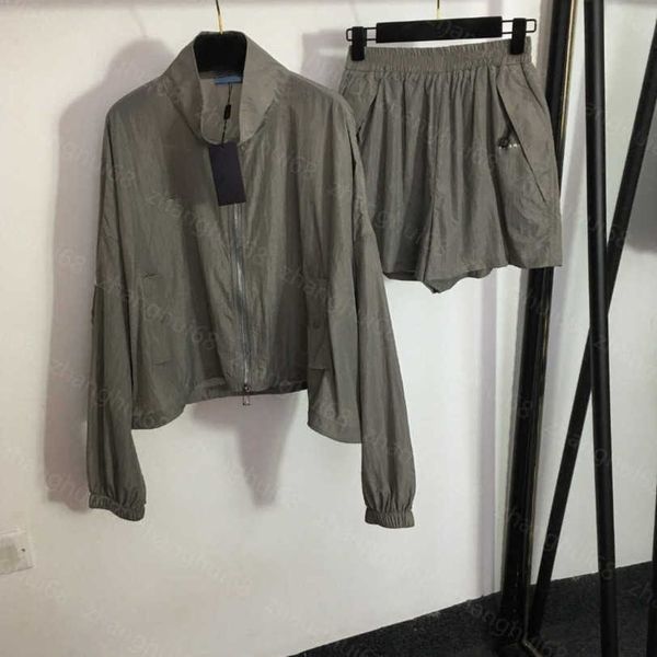 23ss casual suit women shorts sets womens designer clothing monogram print stand collar long sleeve sun zipper coat elastic waist casual sho, White
23ss casual suit women shorts sets womens designer clothing monogram print stand collar long sleeve sun zipper coat elastic waist casual sho, White