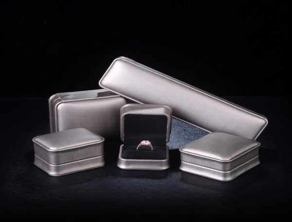 fancy engagement ring box glossy metallic grey pu leather deluxe jewelry cufflink necklace pendant earring bracelet gift packaging3890476, Black;white
fancy engagement ring box glossy metallic grey pu leather deluxe jewelry cufflink necklace pendant earring bracelet gift packaging3890476, Black;white