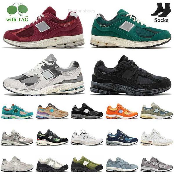 Image of Designer Women Mens Nb 2002r Running Shoes B2002r Bowling Og Sneakers Suede Protection Pack Rain Cloud Phantom Sea Salt Olive Black