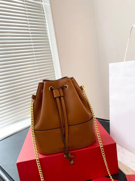 2023 classic retro mini bucket bag women's drawstring cowhide crafted handbag size 20 * 18
2023 classic retro mini bucket bag women's drawstring cowhide crafted handbag size 20 * 18