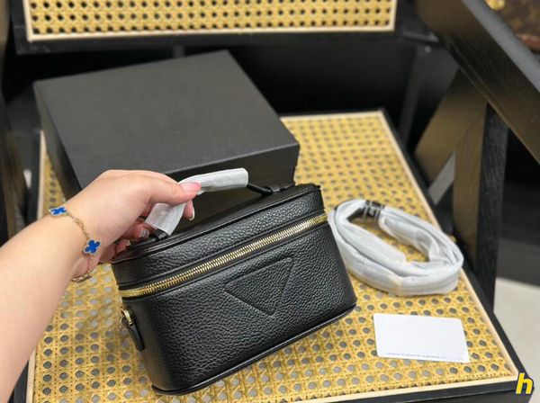 women designers shoulder bag lady fashions cosmetic bags fashion makeup bag toiletry travel pouch ladies purses handbags
women designers shoulder bag lady fashions cosmetic bags fashion makeup bag toiletry travel pouch ladies purses handbags