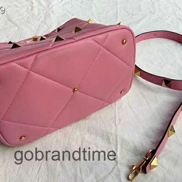 handbag women bags quilted fashion classic valentino color stitching outline designer diamond pattern portable shoulder women's chain e
handbag women bags quilted fashion classic valentino color stitching outline designer diamond pattern portable shoulder women's chain e