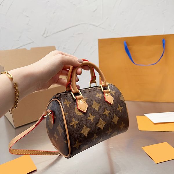 the tote bags desinger bags fashion tote handbags genuine leather luxury women bags embossed pillow bags shoulder bag zipper crossbody bags
the tote bags desinger bags fashion tote handbags genuine leather luxury women bags embossed pillow bags shoulder bag zipper crossbody bags