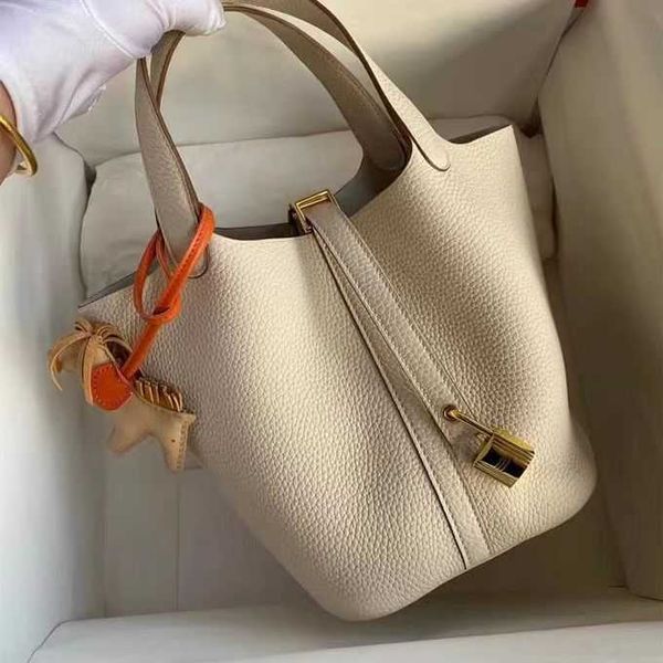 wholesale designer h ormes totes handbags 2023 new home handmade wax thread sewn vegetable basket tc litchi grain cowhide 1822cm portable wa
wholesale designer h ormes totes handbags 2023 new home handmade wax thread sewn vegetable basket tc litchi grain cowhide 1822cm portable wa