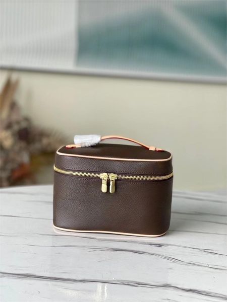 5a designers classic nice 3 size women luxur tote handbag wash pouch make up bag shoulder bag handbag
5a designers classic nice 3 size women luxur tote handbag wash pouch make up bag shoulder bag handbag