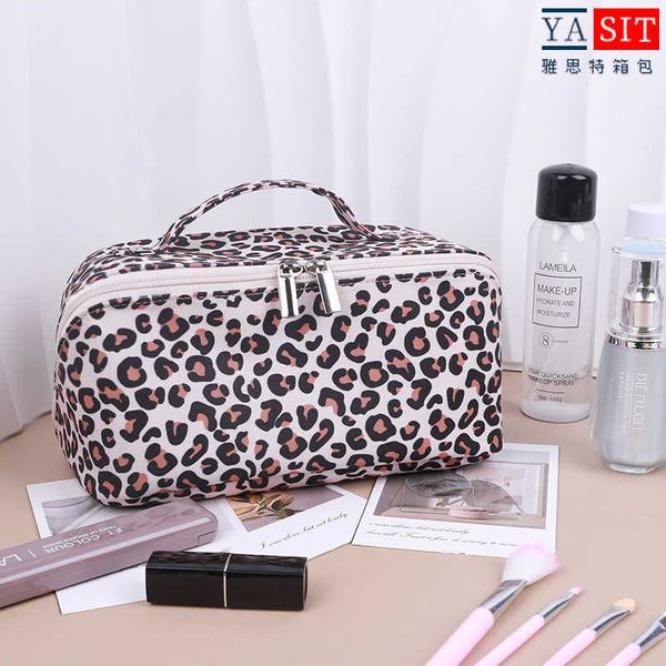 2023 new women's handheld pillow bag portable travel wash large capacity skin care products storage makeup bag
2023 new women's handheld pillow bag portable travel wash large capacity skin care products storage makeup bag