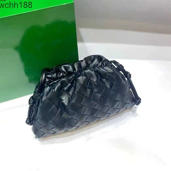 2023 cloud bag designer bottegas bags cassettes pouch cowhide hand woven venetas leather pleated girl women's one shoulder messenger c3
2023 cloud bag designer bottegas bags cassettes pouch cowhide hand woven venetas leather pleated girl women's one shoulder messenger c3