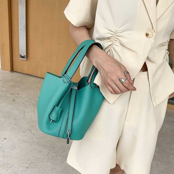 wholesale designer h ormes totes handbags versatile bucket cabbage basket first layer togo cow leather solid color house 18cm have logo
wholesale designer h ormes totes handbags versatile bucket cabbage basket first layer togo cow leather solid color house 18cm have logo