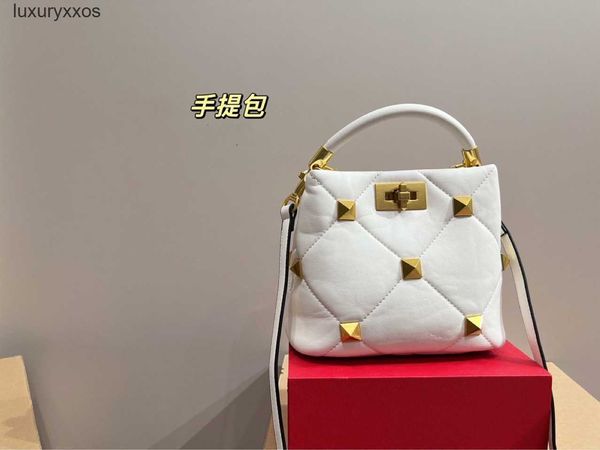 diamond 2023 fashion lady purse simple valentiino lock designer bags bucket 2023 latch bag spring/summer knob rivet one shoulder handbag wom
diamond 2023 fashion lady purse simple valentiino lock designer bags bucket 2023 latch bag spring/summer knob rivet one shoulder handbag wom