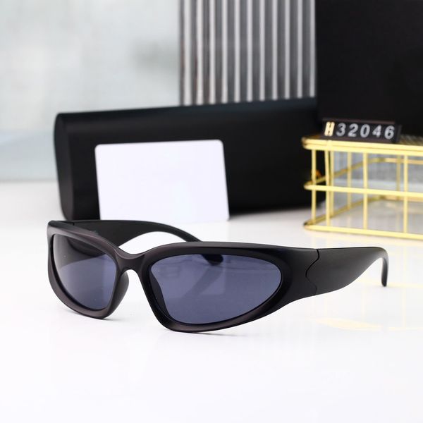 luxury designer sunglasses fashion classic eyeglasses goggle outdoor beach sun glasses for man woman with box 32046, White;black
luxury designer sunglasses fashion classic eyeglasses goggle outdoor beach sun glasses for man woman with box 32046, White;black