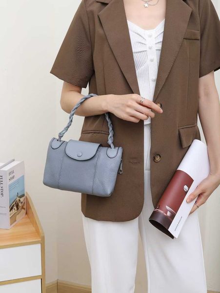 women's designer bags 2023 new longxiang head layer cowhide simple shoulder bag with network red small square factory direct sales
women's designer bags 2023 new longxiang head layer cowhide simple shoulder bag with network red small square factory direct sales