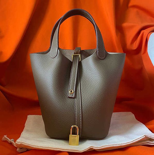 wholesale designer h ormes totes handbags baobao 2023 new high grade vegetable basket women's bag leather bucket autumn and winter hand
wholesale designer h ormes totes handbags baobao 2023 new high grade vegetable basket women's bag leather bucket autumn and winter hand