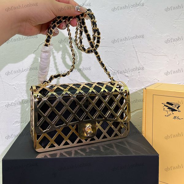 designer womens shoulder bag hollowed out metal bag leather purse hardware c buckle matelasse chain handbag crossbody bags makeup case brand
designer womens shoulder bag hollowed out metal bag leather purse hardware c buckle matelasse chain handbag crossbody bags makeup case brand