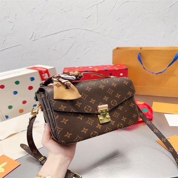 luxury designer leather tote shoulder bags fashion handbags designer flowers letters wallet womens fashion crossbody bag handbags dropshippi
luxury designer leather tote shoulder bags fashion handbags designer flowers letters wallet womens fashion crossbody bag handbags dropshippi