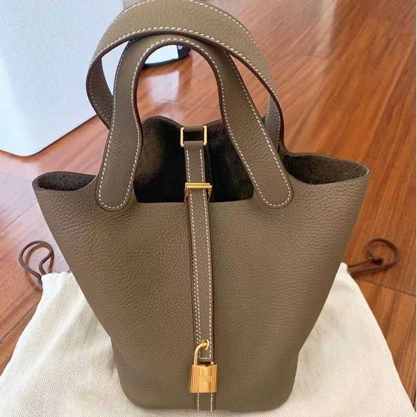 wholesale designer h ormes totes handbags familys new vegetable basket bag portable lychee pattern head layer cowhide womens gold button tog
wholesale designer h ormes totes handbags familys new vegetable basket bag portable lychee pattern head layer cowhide womens gold button tog