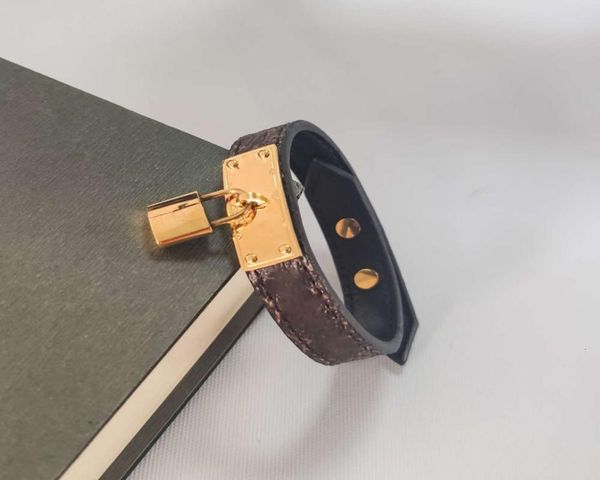 luxury jewelry feminine leather designer bracelet with gold heart brand on a high end elegant fashion button bracelets men style t5747785, Golden;silver
luxury jewelry feminine leather designer bracelet with gold heart brand on a high end elegant fashion button bracelets men style t5747785, Golden;silver
