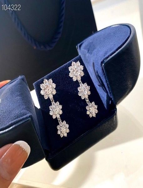 luxury brand designer copper with white gold three pcs full flower zircon charm dangle earrings for wedding women jewelry3206275, Silver
luxury brand designer copper with white gold three pcs full flower zircon charm dangle earrings for wedding women jewelry3206275, Silver