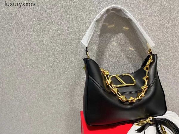 chain punk bucket designer bags tote bag 2023 portable lady purse underarm valentiino style rivet one shoulder crossbody large j8i7
chain punk bucket designer bags tote bag 2023 portable lady purse underarm valentiino style rivet one shoulder crossbody large j8i7