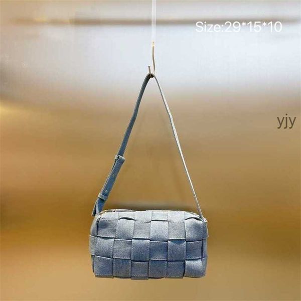 bvs woven denim bag brick cassette women's new net red canvas pillow fashion one shoulder underarm crossbody original logo
bvs woven denim bag brick cassette women's new net red canvas pillow fashion one shoulder underarm crossbody original logo