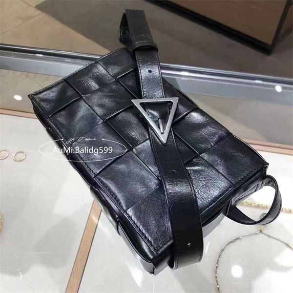 tote bottegas bag metal triangle buckle pillow cassette oil wax woven postman venetas handbags zc
tote bottegas bag metal triangle buckle pillow cassette oil wax woven postman venetas handbags zc