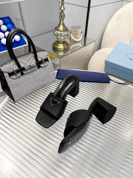 2023 luxury sandals designer women flip flops slipper fashion genuine leather slides metal chain ladies casual shoes with box 35-42, Black
2023 luxury sandals designer women flip flops slipper fashion genuine leather slides metal chain ladies casual shoes with box 35-42, Black
