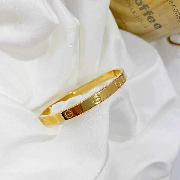 designer new light luxury gold bracelet women's titanium steel colorless couple men's wide and narrow v valentine's day 520 g, Black
designer new light luxury gold bracelet women's titanium steel colorless couple men's wide and narrow v valentine's day 520 g, Black