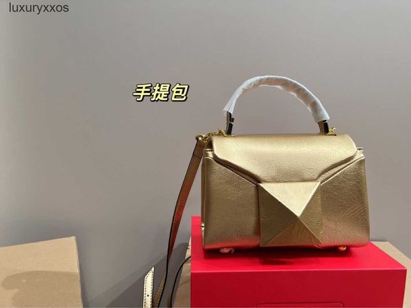 purse style bag 2023 lady 23 valentiino spring/summer trend fashion rivet charm cover designer bags small square handheld one shoulder cross
purse style bag 2023 lady 23 valentiino spring/summer trend fashion rivet charm cover designer bags small square handheld one shoulder cross