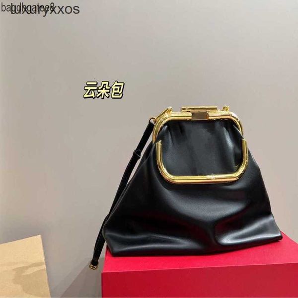 2023 2023 designer valentiino bag bags lady purse spring/summer clip letter metal simple atmosphere cloud v dumplings one shoulder crossbody
2023 2023 designer valentiino bag bags lady purse spring/summer clip letter metal simple atmosphere cloud v dumplings one shoulder crossbody