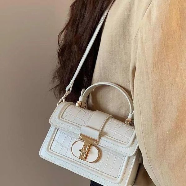 women's 2023 new first love encounter handheld small square bag with advanced texture french minority design one shoulder crossbody
women's 2023 new first love encounter handheld small square bag with advanced texture french minority design one shoulder crossbody