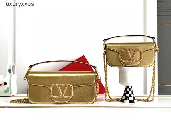 2023 genuine bags buckle designer women's bag diamond lady fashionable crystal leather purse high-end valentiino feel layer cowhide cro
2023 genuine bags buckle designer women's bag diamond lady fashionable crystal leather purse high-end valentiino feel layer cowhide cro