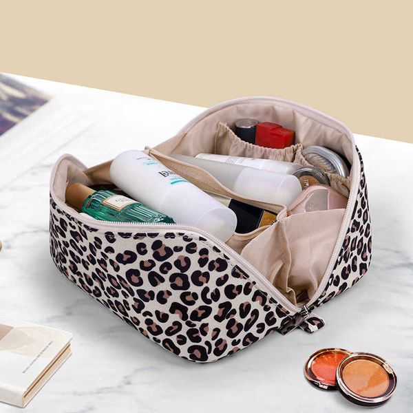clutch bag 2023 new women's handheld pillow bag portable travel wash large capacity skin care products storage makeup bag
clutch bag 2023 new women's handheld pillow bag portable travel wash large capacity skin care products storage makeup bag